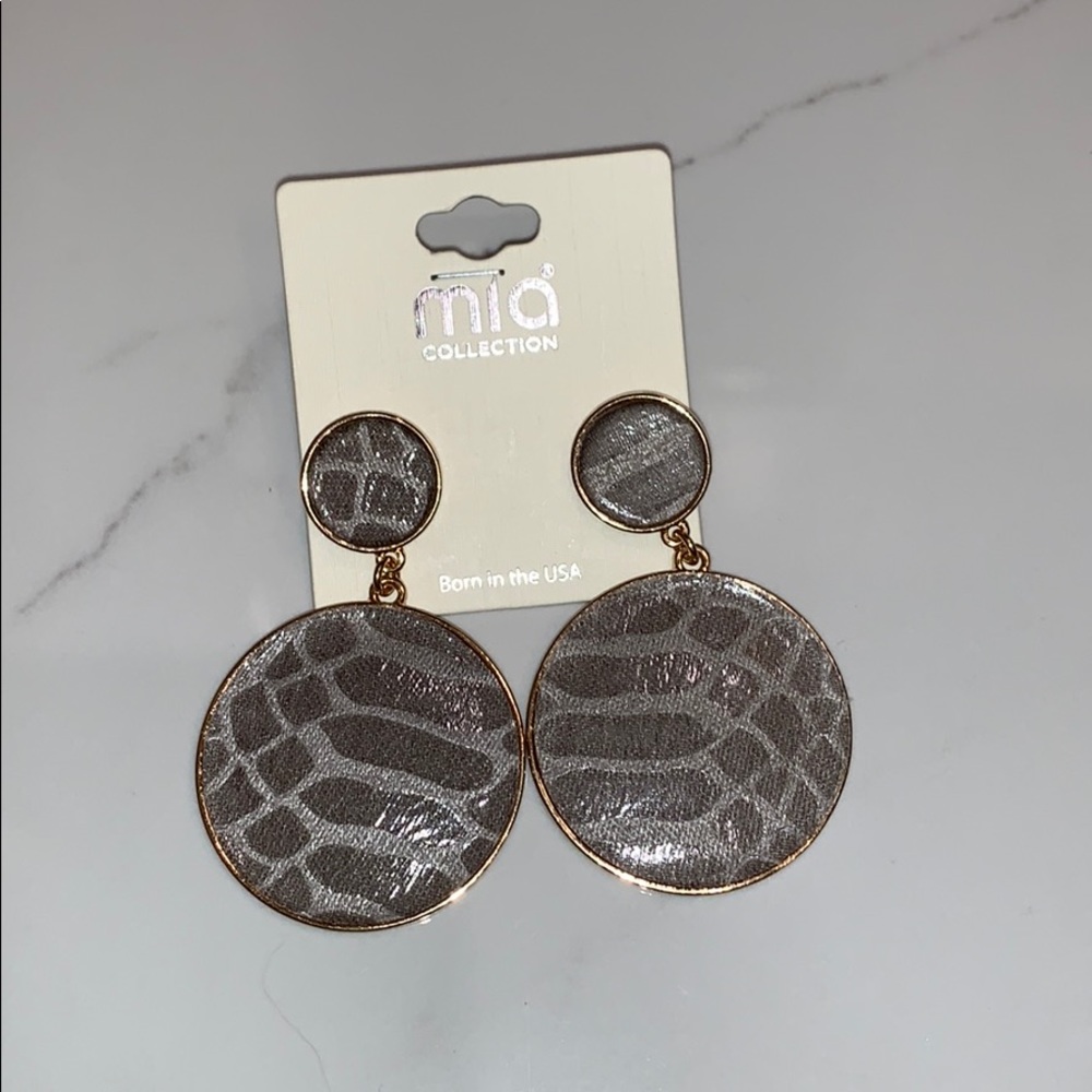 NWT grey earrings